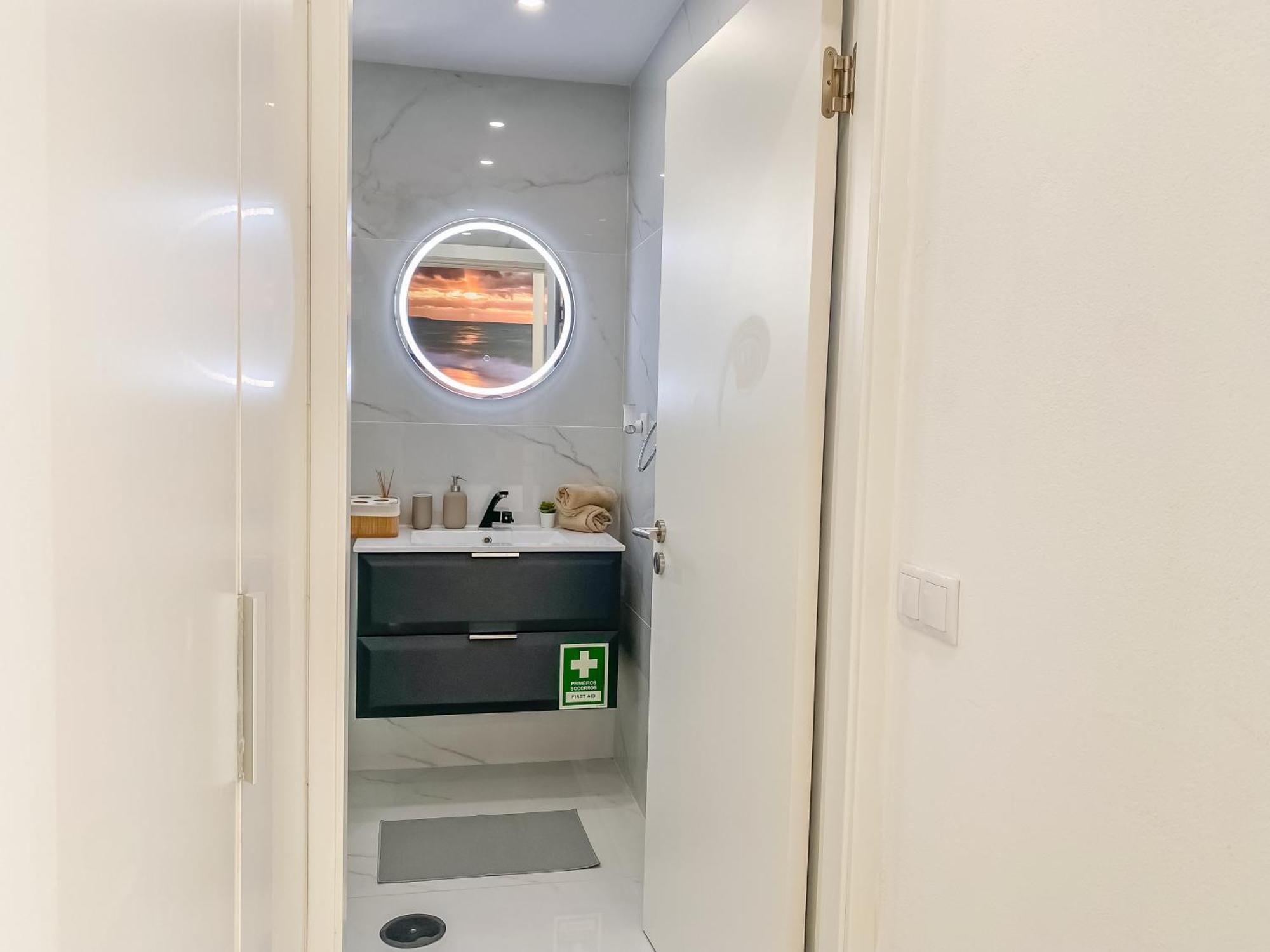 Luxury 2 Min Beach With Balcony, Ocean View, Wifi, Ac, Smarttv Portimão Exterior foto